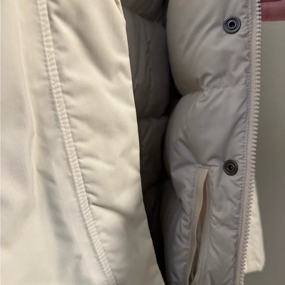 Women’s The North Face down parka - Picture 6 of 9
